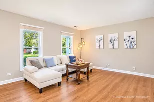 1642 Trafalgar Ln, Aurora, IL 60504 - Photo 4