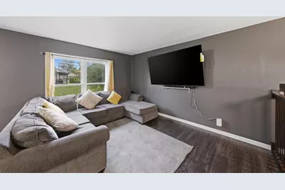 1204 Lincoln Court, Streamwood, IL 60107 - Photo 6