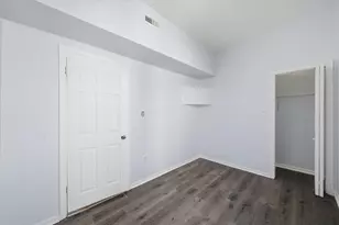 8938 S Exchange Ave, Chicago, IL 60617 - Photo 16