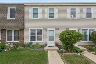 1686 Shamrock Ct, Aurora, IL 60505 - Photo 2