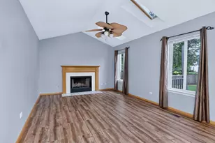 2551 Smithfield Ln, Aurora, IL 60504 - Photo 12
