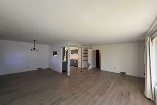 1617 W Douglas St, Joliet, IL 60435 - Photo 8