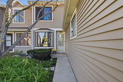 241 E Forest Knoll Drive, Palatine, IL 60074 - Photo 2