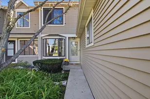 241 E Forest Knoll Dr, Palatine, IL 60074 - Photo 2
