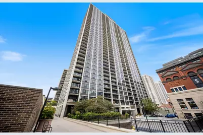 1560 N Sandburg Terrace #3011J, Chicago, IL 60610 - Photo 1
