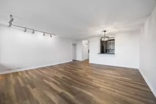 1560 N Sandburg Terrace, Chicago, IL 60610 - Photo 4