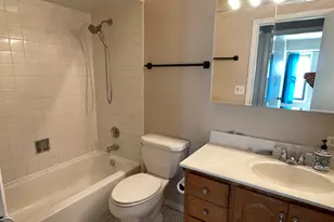 2218 Country Club Dr, Woodridge, IL 60517 - Photo 4