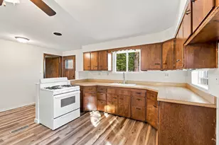 1252 S 8th Ave, Kankakee, IL 60901 - Photo 8