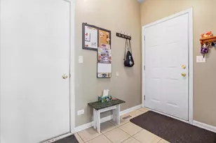 1404 Remington Ct, Grayslake, IL 60030 - Photo 2