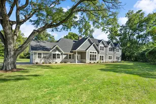 605 Polo Dr, Wheaton, IL 60187 - Photo 2
