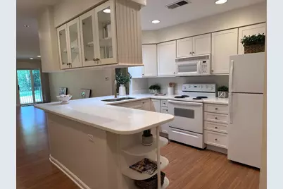 1635 N Milwaukee Avenue #105, Libertyville, IL 60048 - Photo 4