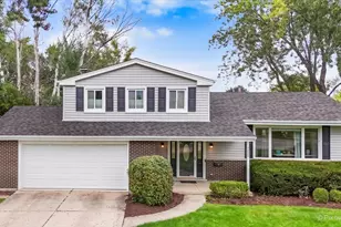 2012 N Kennicott Dr, Arlington Heights, IL 60004 - Photo 2