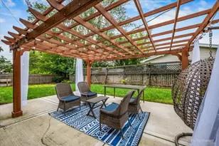 2012 N Kennicott Dr, Arlington Heights, IL 60004 - Photo 32