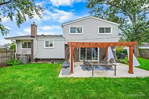 2012 N Kennicott Dr, Arlington Heights, IL 60004 - Photo 30