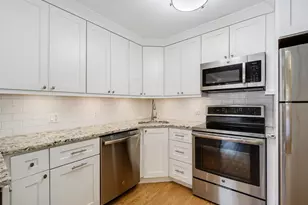 1030 N State St, Chicago, IL 60610 - Photo 12