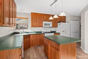 2718 Stonewall Ln, Joliet, IL 60435 - Photo 6