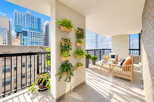 201 E Chestnut St, Chicago, IL 60611 - Photo 4