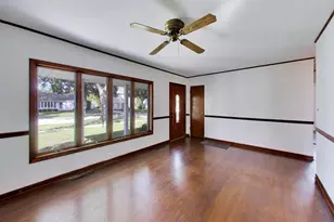 219 N William St, Mount Prospect, IL 60056 - Photo 4