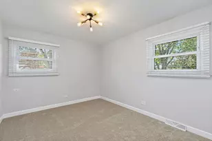 555 Lowden Ave, Glen Ellyn, IL 60137 - Photo 10