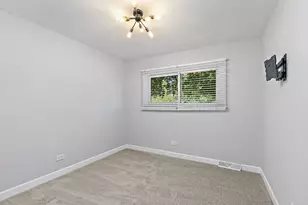 555 Lowden Ave, Glen Ellyn, IL 60137 - Photo 8
