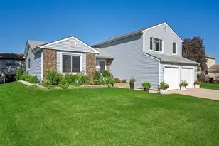 96 Brookside Dr, Glendale Heights, IL 60139 - Photo 2