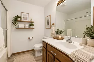 320 Woodridge Cir, South Elgin, IL 60177 - Photo 14