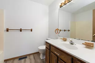 320 Woodridge Cir, South Elgin, IL 60177 - Photo 12