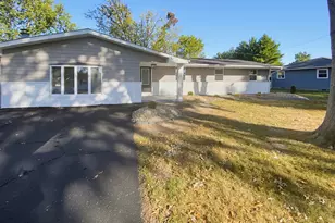 5 Bel-Air Dr, Centralia, IL 62801 - Photo 2