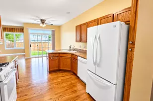 21100 Eugene Siegel Ct, Crest Hill, IL 60403 - Photo 10