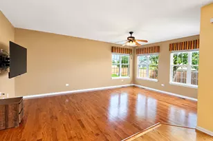 21100 Eugene Siegel Ct, Crest Hill, IL 60403 - Photo 8