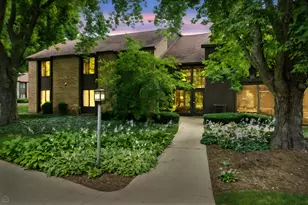 740 Saint Andrews Ln, Crystal Lake, IL 60014 - Photo 2