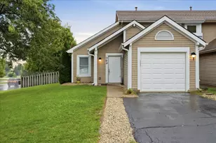 369 Trailside Ct, Carol Stream, IL 60188 - Photo 2