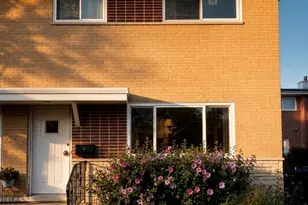 529 E Lincoln St, Mount Prospect, IL 60056 - Photo 1