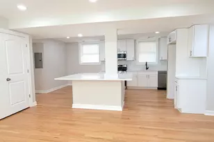 2836 W Arthur St, Chicago, IL 60645 - Photo 2