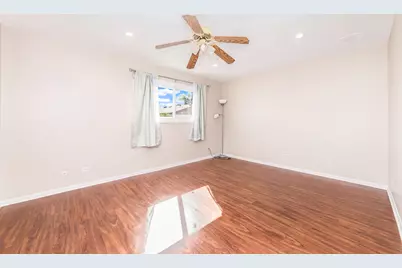 9135 Hollyberry Avenue, Des Plaines, IL 60016 - Photo 18