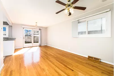 9135 Hollyberry Avenue, Des Plaines, IL 60016 - Photo 8
