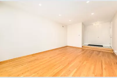 9135 Hollyberry Avenue, Des Plaines, IL 60016 - Photo 10