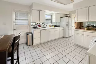629 Barberry Rd, Highland Park, IL 60035 - Photo 2