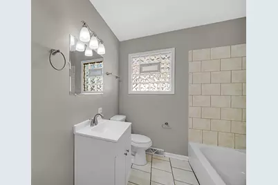 1007 Cedar Avenue, Elgin, IL 60120 - Photo 8