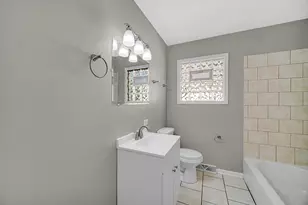 1007 Cedar Ave, Elgin, IL 60120 - Photo 8
