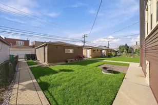 1826 Elmwood Ave, Berwyn, IL 60402 - Photo 18
