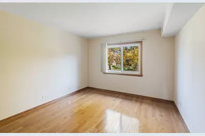 9400 Bay Colony Drive #2W, Des Plaines, IL 60016 - Photo 8