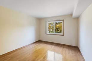 9400 Bay Colony Dr, Des Plaines, IL 60016 - Photo 8
