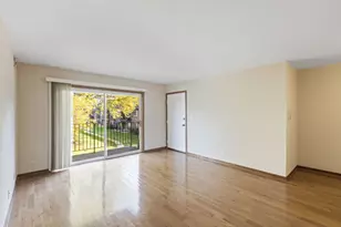 9400 Bay Colony Dr, Des Plaines, IL 60016 - Photo 4