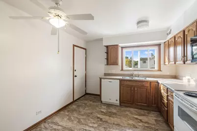 9400 Bay Colony Drive #2W, Des Plaines, IL 60016 - Photo 6