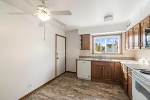 9400 Bay Colony Dr, Des Plaines, IL 60016 - Photo 6