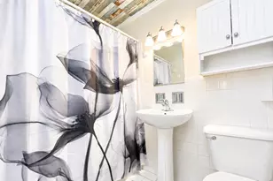 7019 N Ridge Blvd, Chicago, IL 60645 - Photo 10