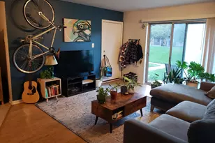 9357 Bay Colony Dr, Des Plaines, IL 60016 - Photo 2