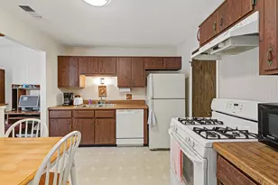 215 Brookston Dr, Schaumburg, IL 60193 - Photo 8