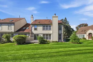192 W Fox Hill Dr, Buffalo Grove, IL 60089 - Photo 46